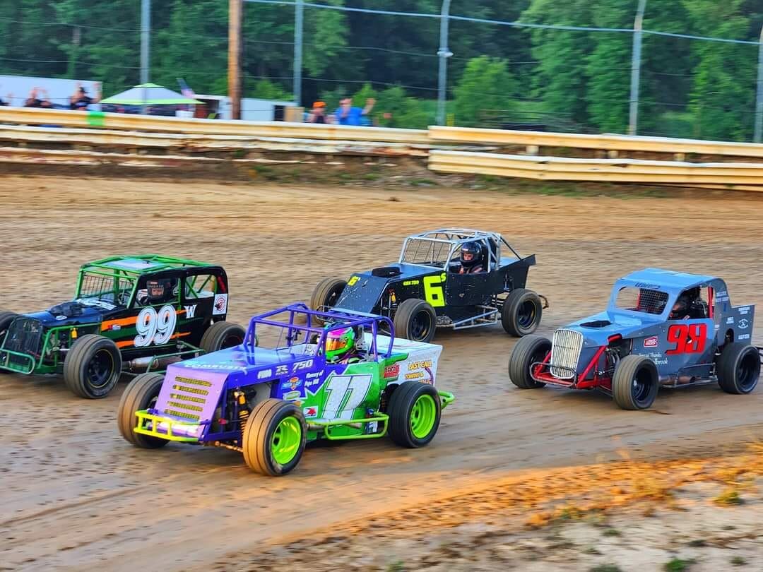 R&R Racing #11 EconoMod leading pack of cars through corner at Ohio track